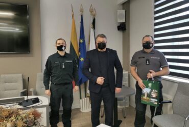 policija
